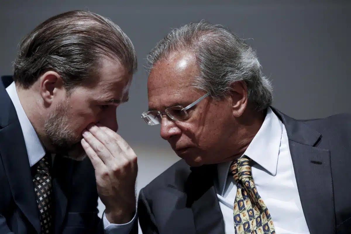 Guedes e Toffoli firmam plano para diminuir processos contra o INSS