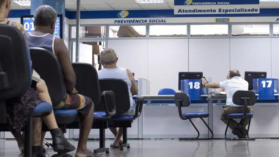 Comissão discute implantação dos prazos de concessão de benefícios do INSS