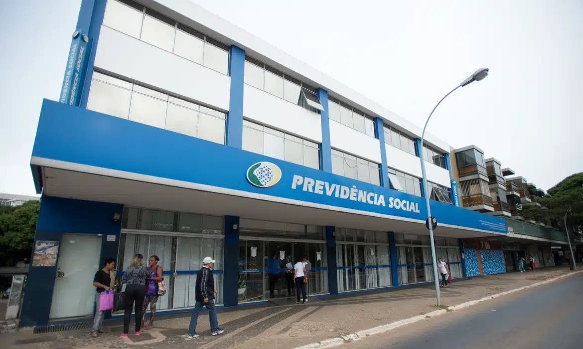 PL 3220/21 prevê mudanças na Prova de Vida de beneficiários do INSS residentes no exterior