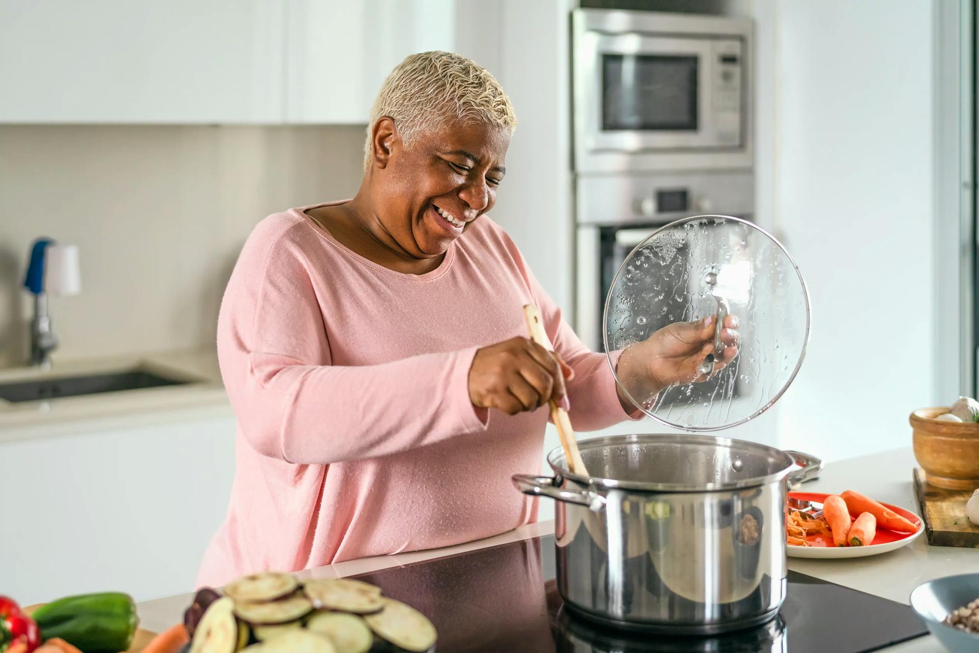 Existe aposentadoria para dona do lar que nunca contribuiu?